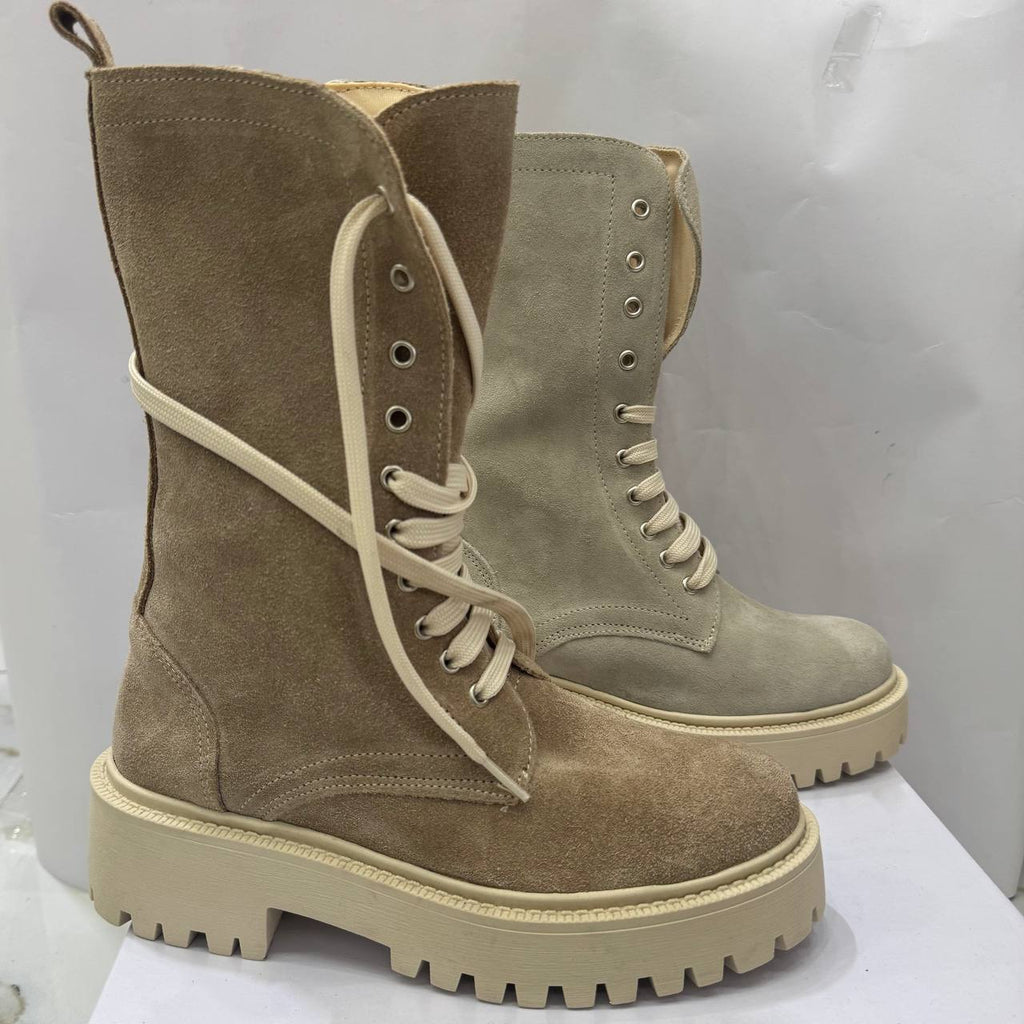 Anfibio Made In Italy in Camoscio  con zip Laterale e lacci regolabili