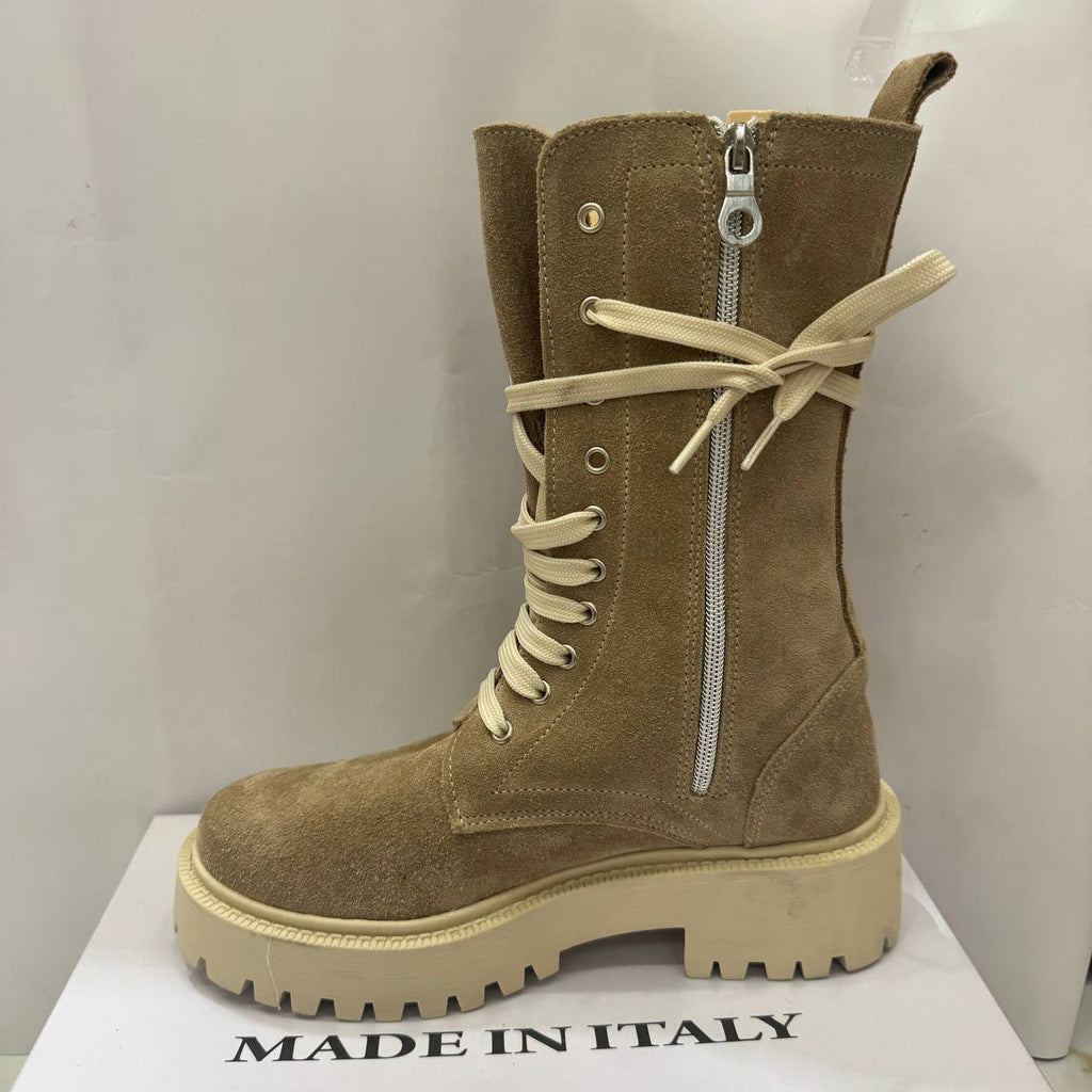 Anfibio Made In Italy in Camoscio  con zip Laterale e lacci regolabili