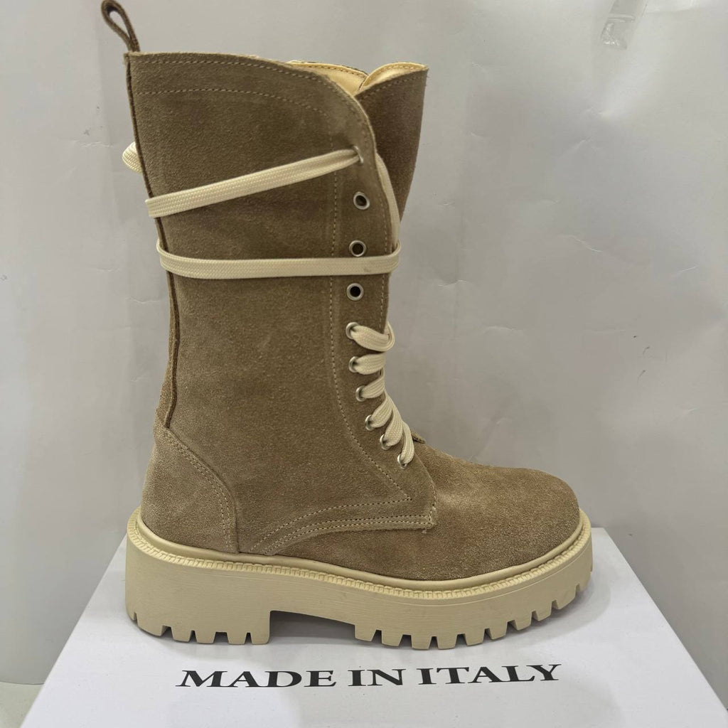 Anfibio Made In Italy in Camoscio  con zip Laterale e lacci regolabili