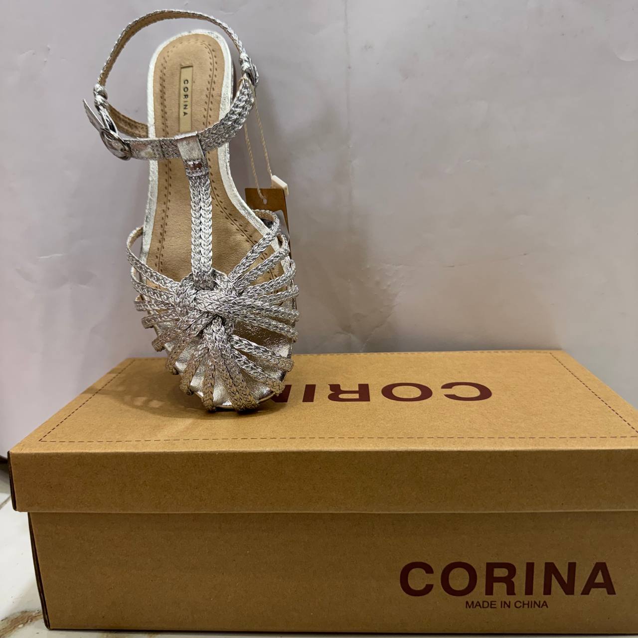 Ballerina Corina con intreccio