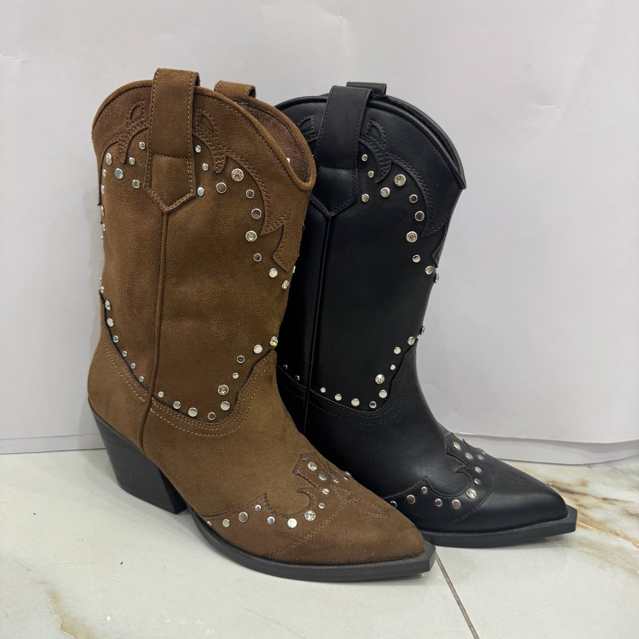 Camperos Corina Marroni/Pelle nera con borchie