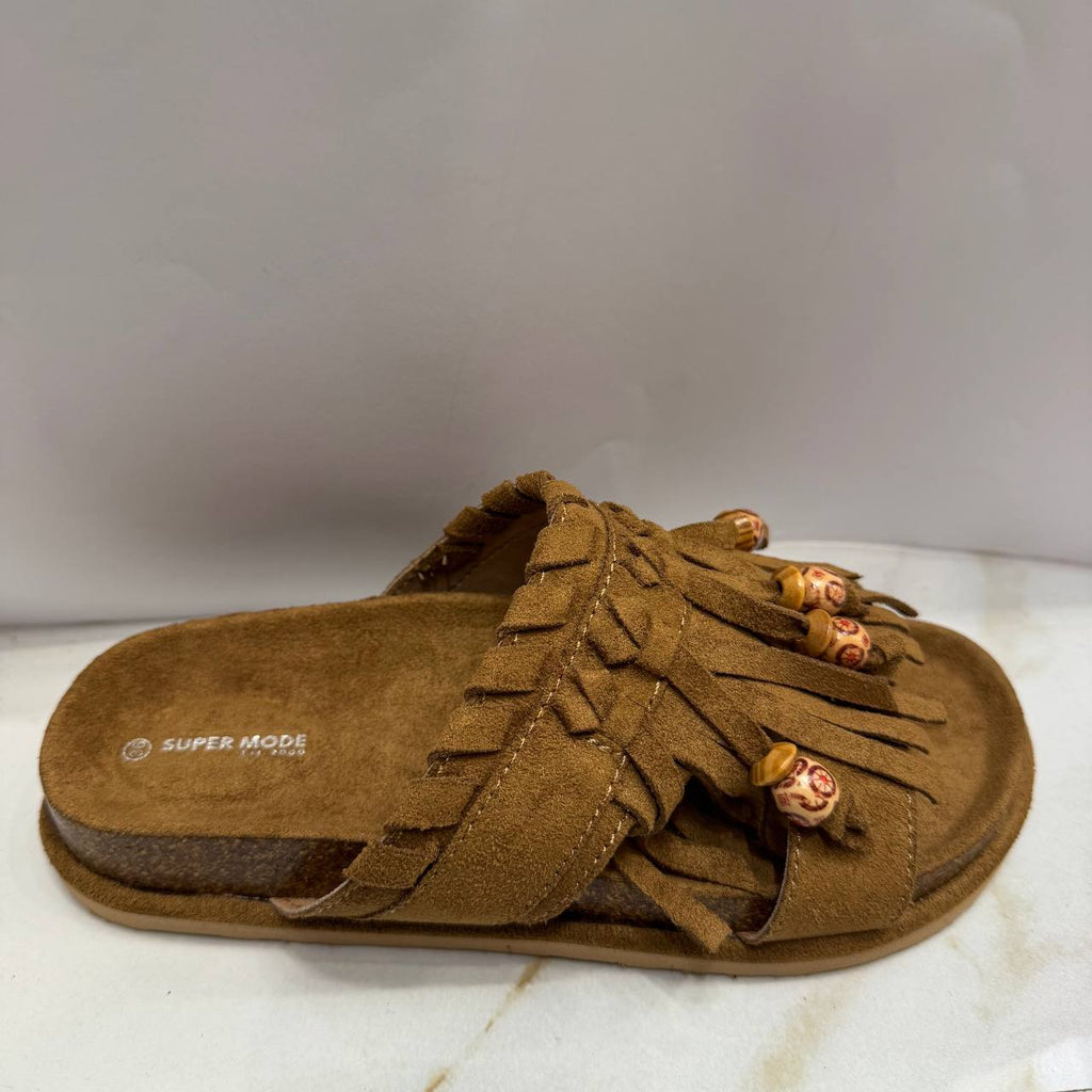 Pantofola con ciuffetti e dettagli etnici