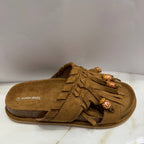 Pantofola con ciuffetti e dettagli etnici