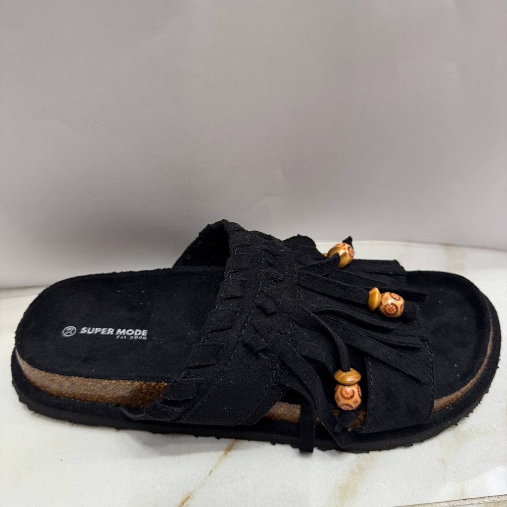 Pantofola con ciuffetti e dettagli etnici